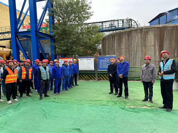 陜西鋅業(yè)制液車間浸出凈化工序消除安全隱患技術(shù)升級(jí)改造項(xiàng)目（二期）主體結(jié)構(gòu)順利封頂！